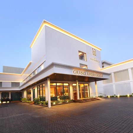 The Grand Ambassador Hotel Котаям Екстериор снимка