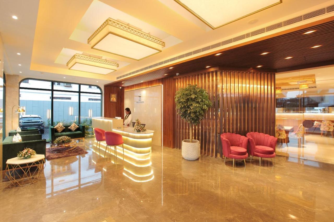 The Grand Ambassador Hotel Котаям Екстериор снимка